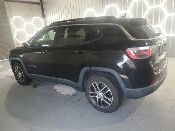 3C4NJCBB2JT462891 2018 JEEP COMPASS - Image 2