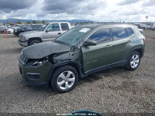 3C4NJCBB2JT468805 2018 JEEP COMPASS - Image 2