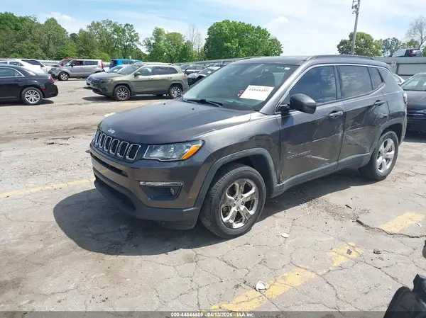3C4NJCBB2JT468996 2018 JEEP COMPASS - Image 2