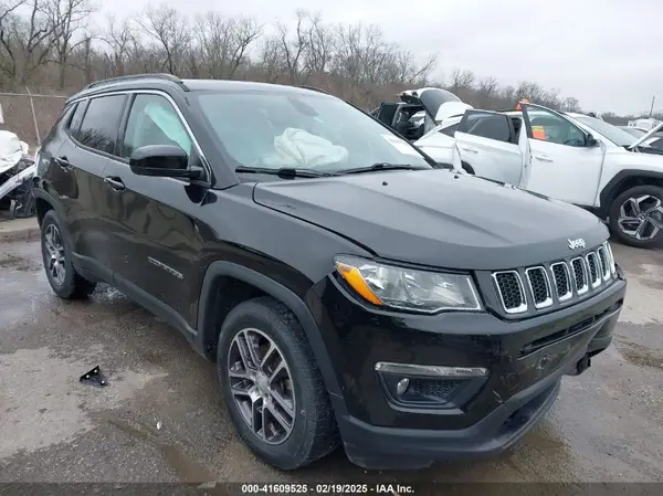 3C4NJCBB2JT494479 2018 JEEP COMPASS - Image 1