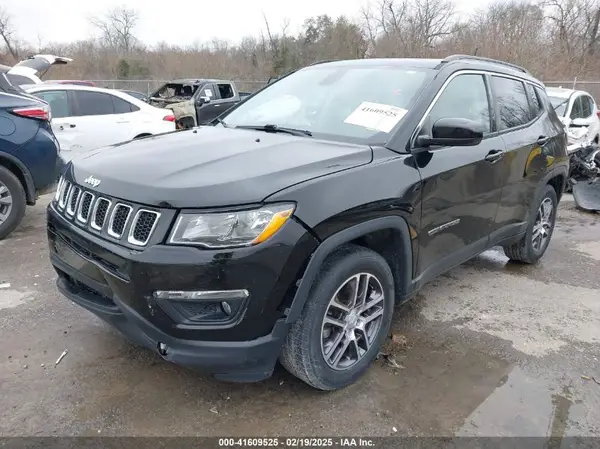 3C4NJCBB2JT494479 2018 JEEP COMPASS - Image 2