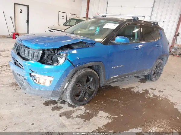 3C4NJCBB2JT500054 2018 JEEP COMPASS - Image 2