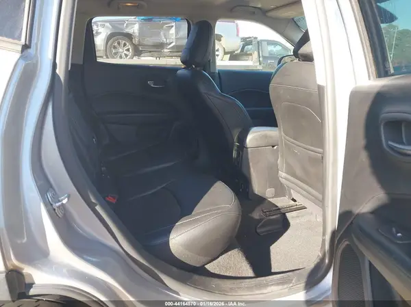 3C4NJCBB2KT743266 2019 JEEP COMPASS - Image 8