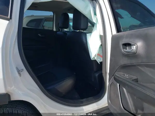 3C4NJCBB2KT832402 2019 JEEP COMPASS - Image 8