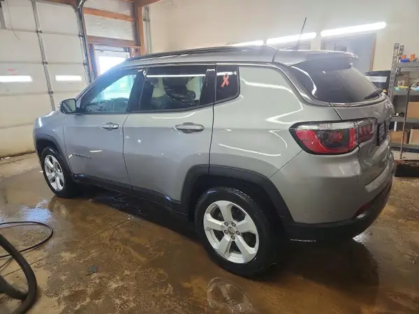 3C4NJCBB2KT855064 2019 JEEP COMPASS - Image 2