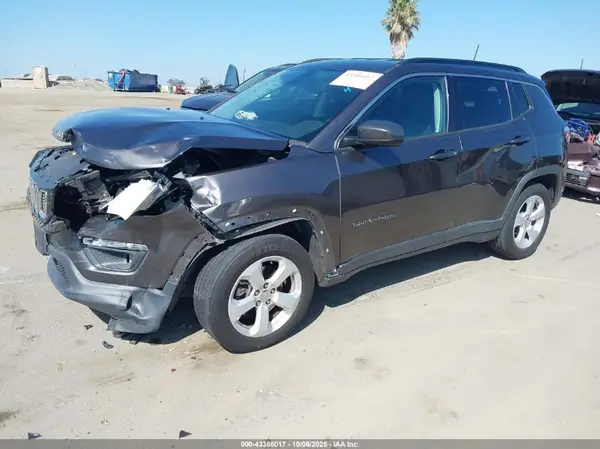 3C4NJCBB2KT855422 2019 JEEP COMPASS - Image 2