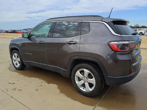 3C4NJCBB2MT592576 2021 JEEP COMPASS - Image 2