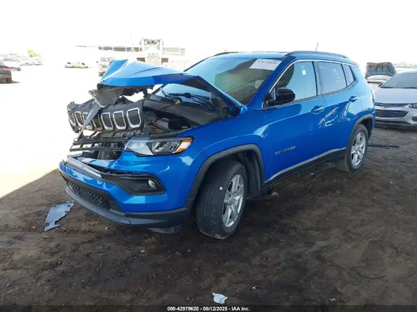 3C4NJCBB2NT139253 2022 JEEP COMPASS - Image 2