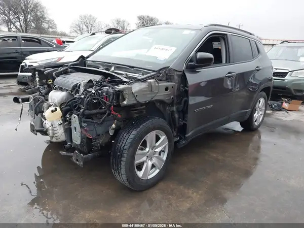 3C4NJCBB2NT156182 2022 JEEP COMPASS - Image 2