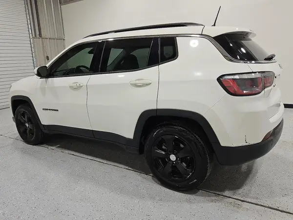 3C4NJCBB3HT682213 2017 JEEP COMPASS - Image 2
