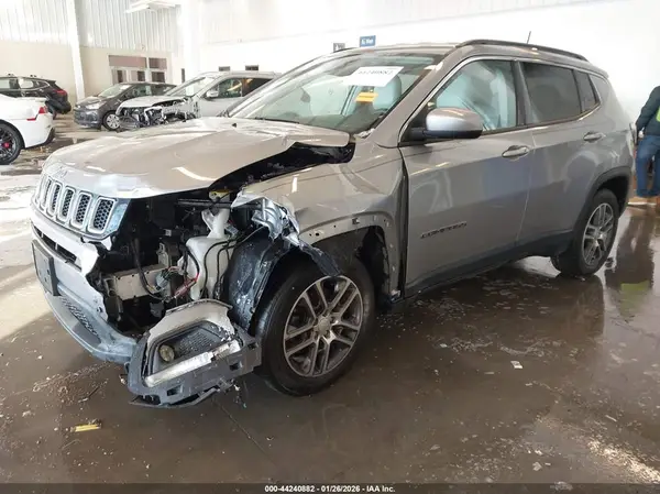 3C4NJCBB3JT125081 2018 JEEP COMPASS - Image 2