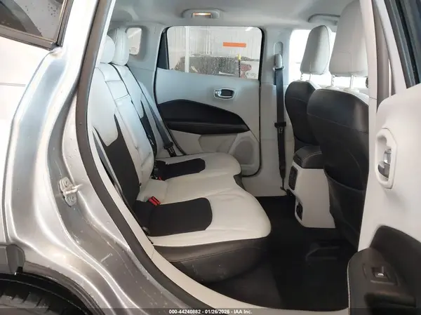 3C4NJCBB3JT125081 2018 JEEP COMPASS - Image 8