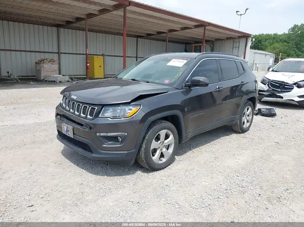 3C4NJCBB3JT137246 2018 JEEP COMPASS - Image 2