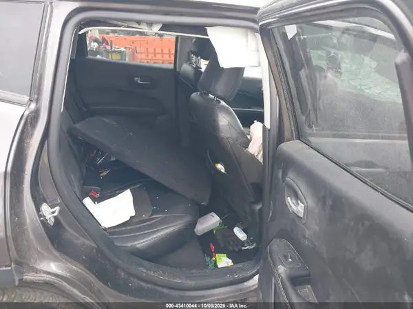 3C4NJCBB3JT137294 2018 JEEP COMPASS - Image 8