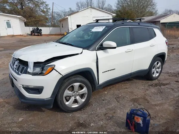 3C4NJCBB3JT137344 2018 JEEP COMPASS - Image 2