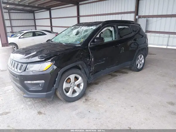 3C4NJCBB3JT181778 2018 JEEP COMPASS - Image 2