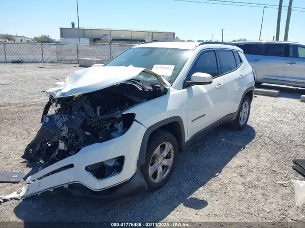 3C4NJCBB3JT186592 2018 JEEP COMPASS - Image 2