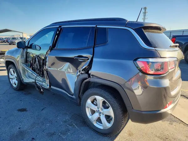 3C4NJCBB3JT233622 2018 JEEP COMPASS - Image 2