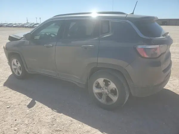 3C4NJCBB3JT233703 2018 JEEP COMPASS - Image 2