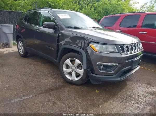 3C4NJCBB3JT268094 2018 JEEP COMPASS - Image 1