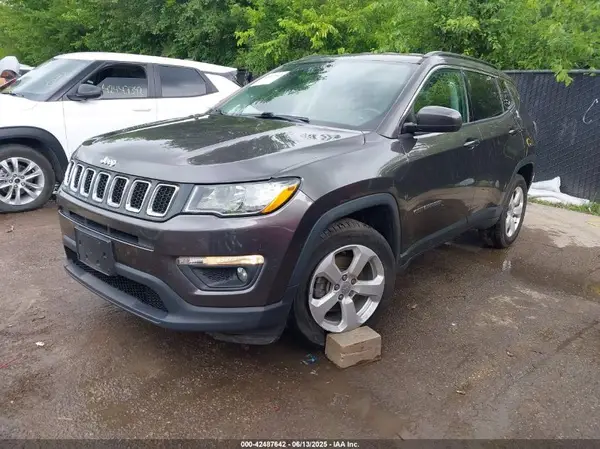 3C4NJCBB3JT268094 2018 JEEP COMPASS - Image 2