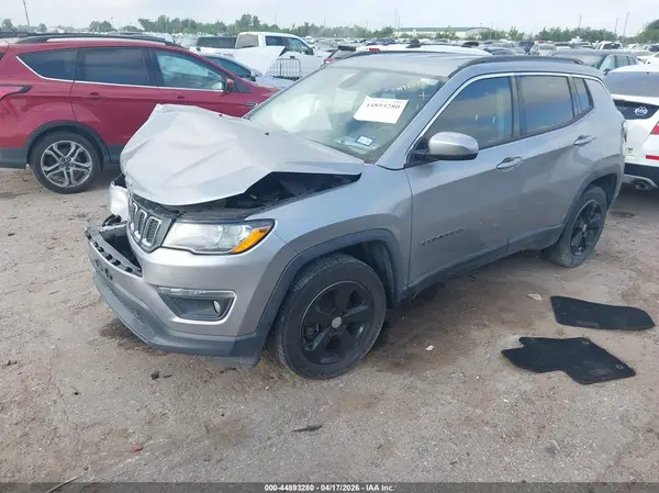3C4NJCBB3JT272369 2018 JEEP COMPASS - Image 2