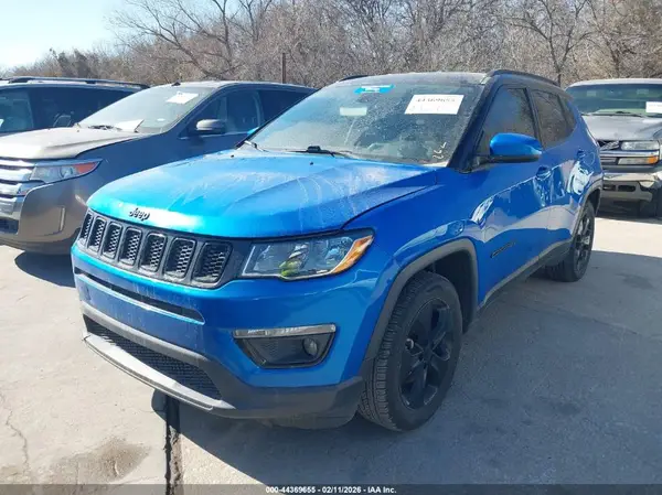 3C4NJCBB3JT304771 2018 JEEP COMPASS - Image 2