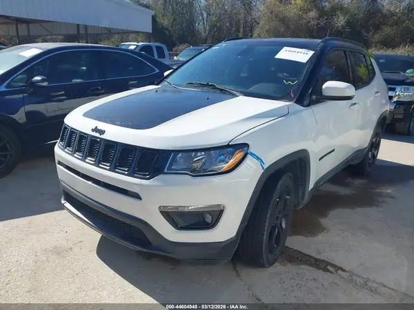 3C4NJCBB3JT318296 2018 JEEP COMPASS - Image 2