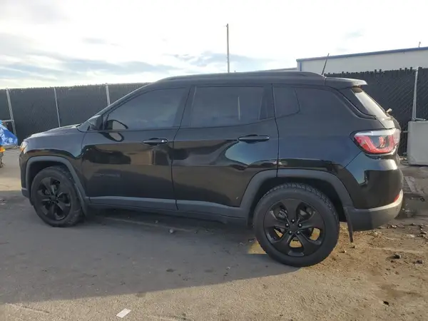 3C4NJCBB3JT327256 2018 JEEP COMPASS - Image 2