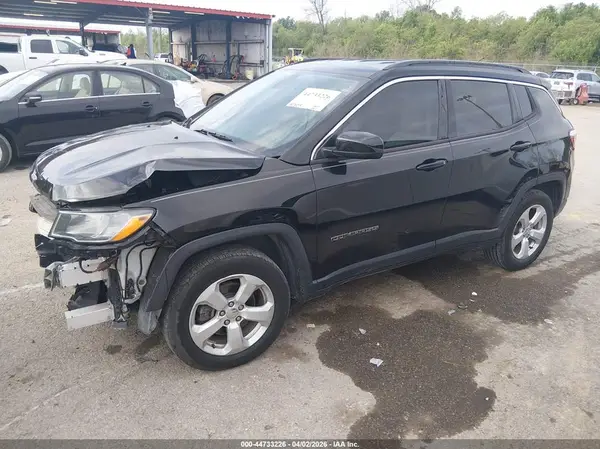 3C4NJCBB3JT327659 2018 JEEP COMPASS - Image 2