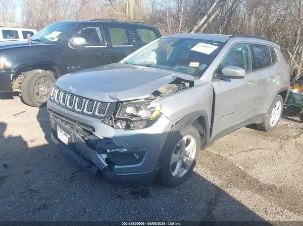 3C4NJCBB3JT338502 2018 JEEP COMPASS - Image 2