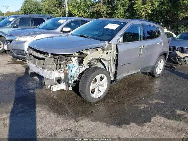 3C4NJCBB3JT362489 2018 JEEP COMPASS - Image 2