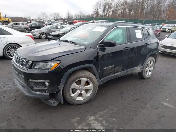 3C4NJCBB3JT368566 2018 JEEP COMPASS - Image 2