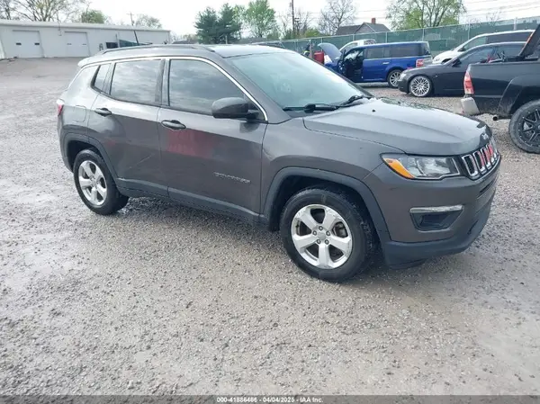 3C4NJCBB3JT377011 2018 JEEP COMPASS - Image 1