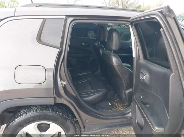 3C4NJCBB3JT377011 2018 JEEP COMPASS - Image 8