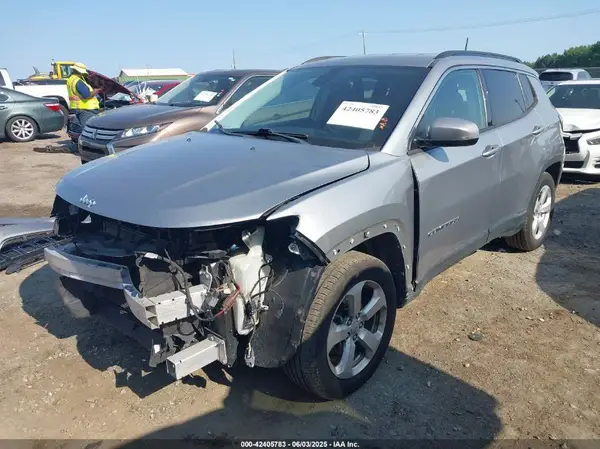 3C4NJCBB3JT410993 2018 JEEP COMPASS - Image 2