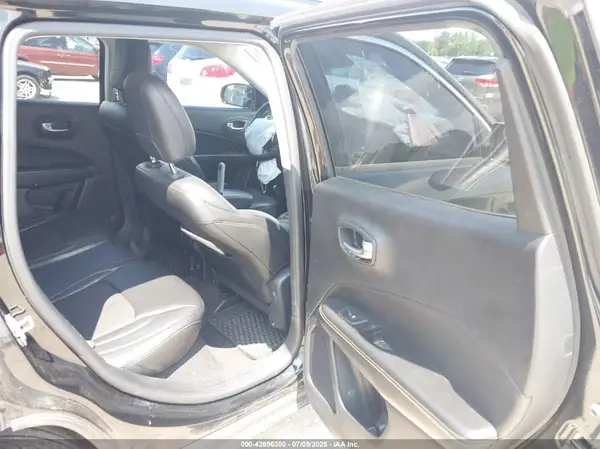 3C4NJCBB3JT411464 2018 JEEP COMPASS - Image 8