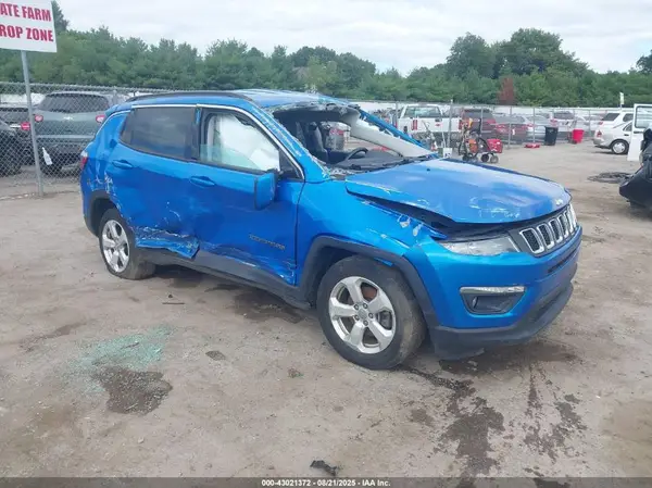 3C4NJCBB3JT425073 2018 JEEP COMPASS - Image 1