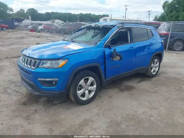 3C4NJCBB3JT425073 2018 JEEP COMPASS - Image 2