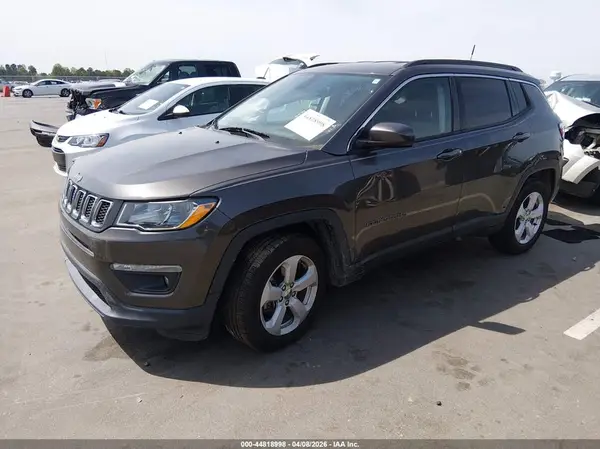 3C4NJCBB3JT461345 2018 JEEP COMPASS - Image 2