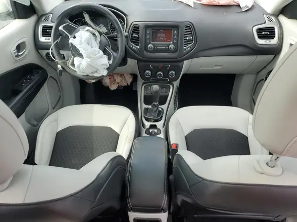 3C4NJCBB3JT468182 2018 JEEP COMPASS - Image 8