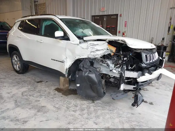 3C4NJCBB3JT502380 2018 JEEP COMPASS - Image 1