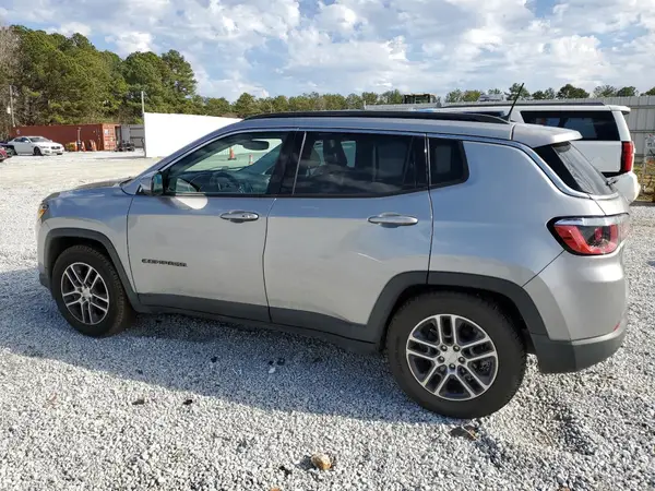 3C4NJCBB3KT615876 2019 JEEP COMPASS - Image 2