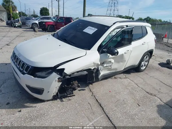 3C4NJCBB3KT676807 2019 JEEP COMPASS - Image 2