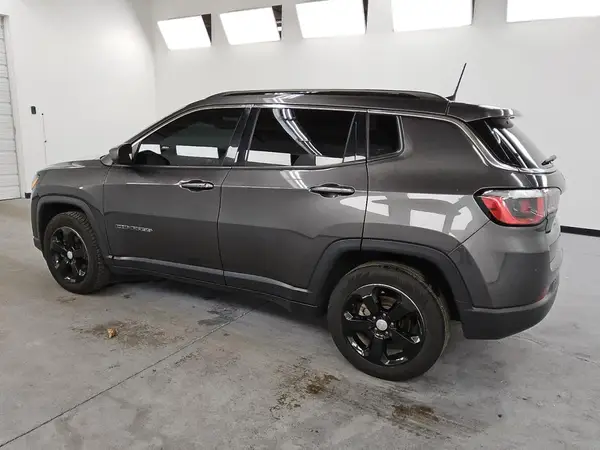 3C4NJCBB3KT726458 2019 JEEP COMPASS - Image 2