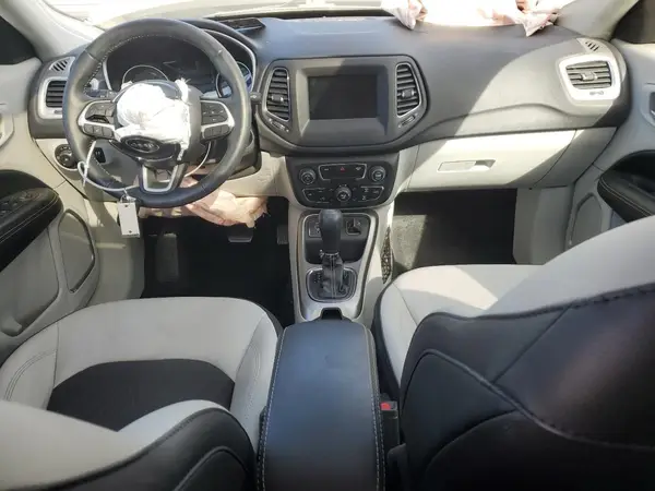 3C4NJCBB3KT736522 2019 JEEP COMPASS - Image 8