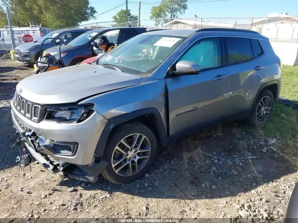 3C4NJCBB3KT743213 2019 JEEP COMPASS - Image 2