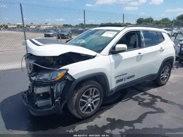 3C4NJCBB3KT832196 2019 JEEP COMPASS - Image 2