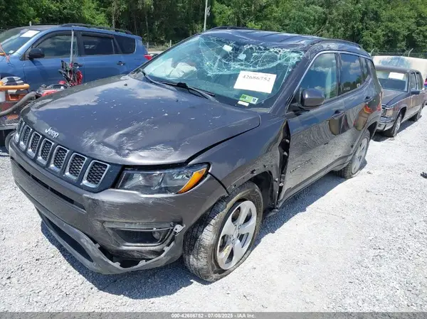 3C4NJCBB3LT252674 2020 JEEP COMPASS - Image 2