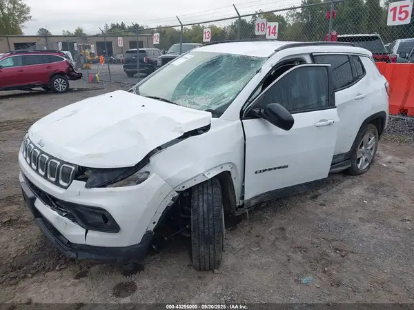 3C4NJCBB3NT103359 2022 JEEP COMPASS - Image 2